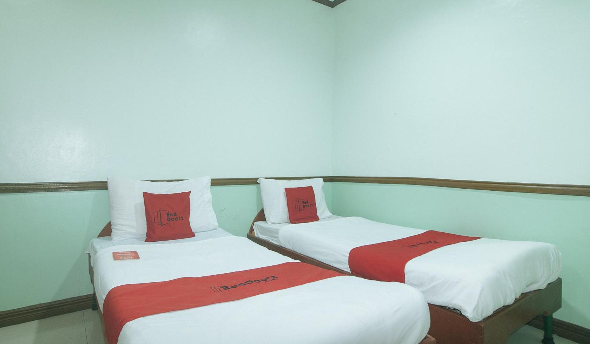 Reddoorz At Maanyag Pension House Mandaue Cebu Stadt Exterior foto