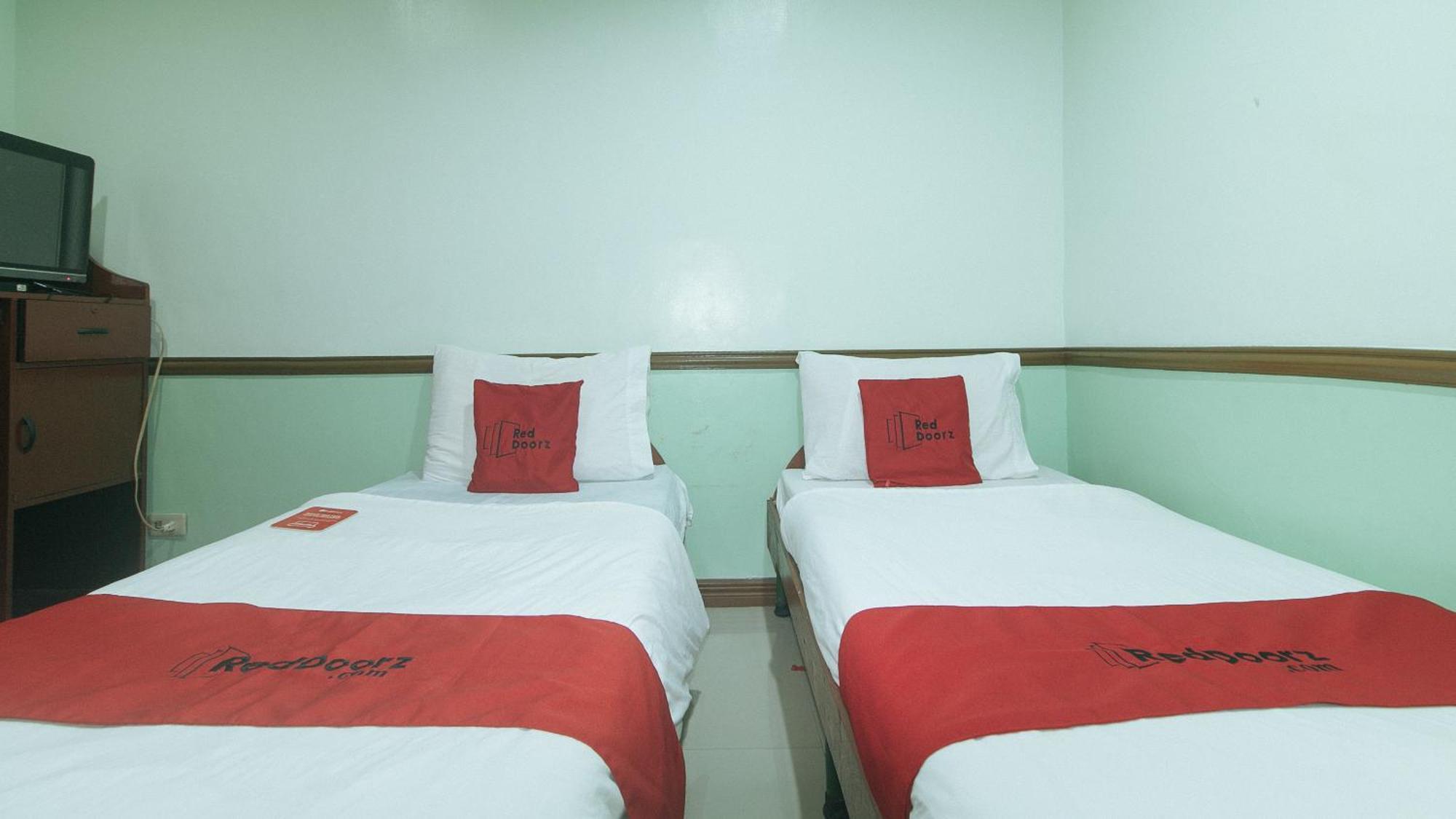 Reddoorz At Maanyag Pension House Mandaue Cebu Stadt Exterior foto